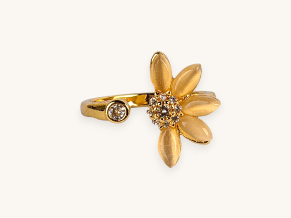 Golden Ring Leaf Stone (Free Size)